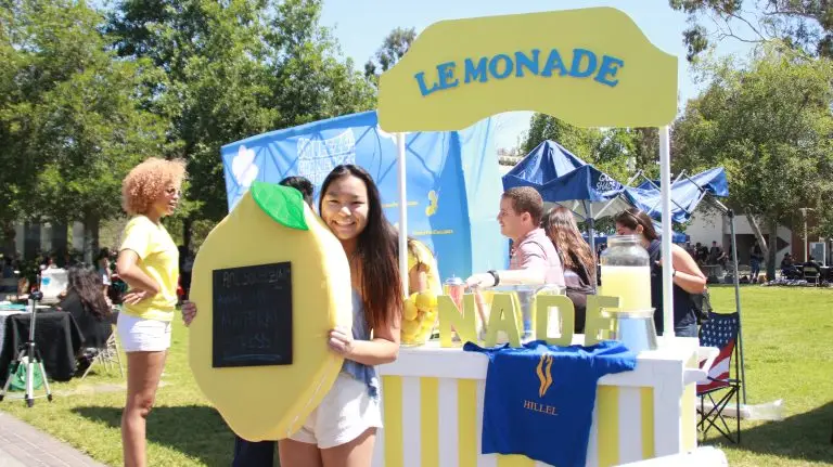 01_Lemonade Stand_UCR_04-20-16_Canon Photos