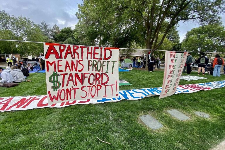 Pro-Palestinian-Protest-Encampment-Stanford-University-1-1320x880