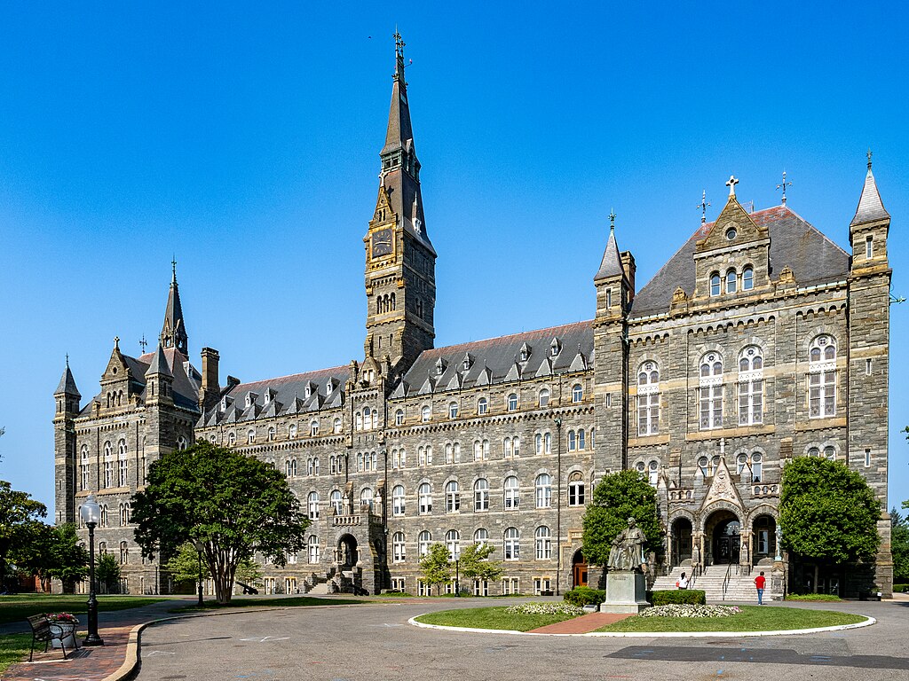 1024px-Georgetown_University_(53821005319).jpg