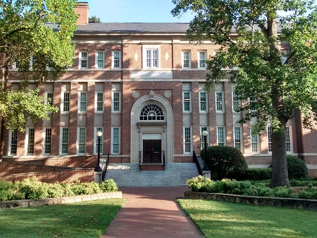 1024px-Carolina_Hall_at_UNC.jpg